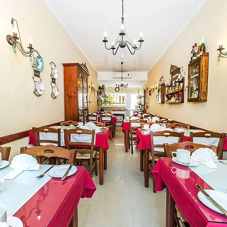 Lantern בית הארחה 4*