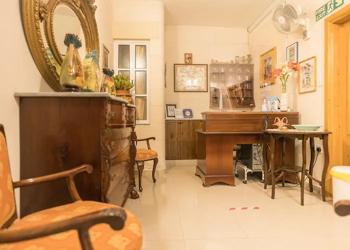 Lantern Πανσιόν Marsalforn