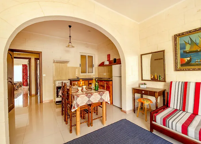 Lantern 4* Marsalforn