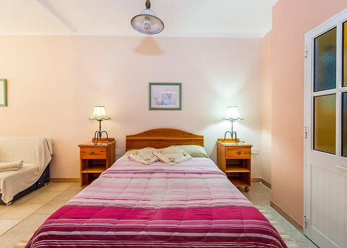 Lantern 4* Marsalforn