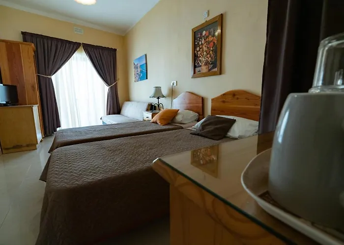 Lantern Πανσιόν 4*