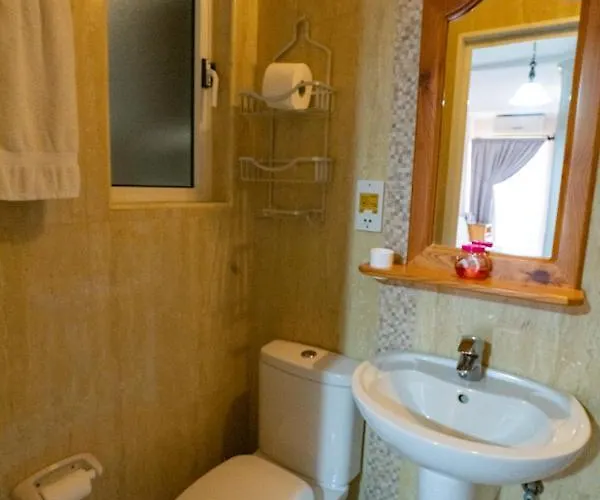 Lantern Πανσιόν Marsalforn