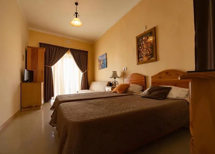 Lantern Πανσιόν 4*